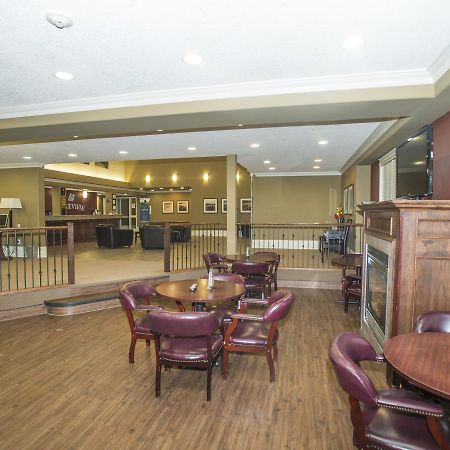 Lakeview Inns & Suites - Edson Airport West Exterior photo