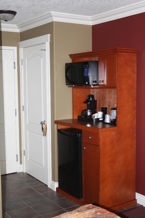 Lakeview Inns & Suites - Edson Airport West Room photo